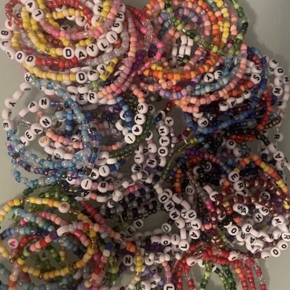 50 Taylor Swift Bracelets - Picture 1 of 2